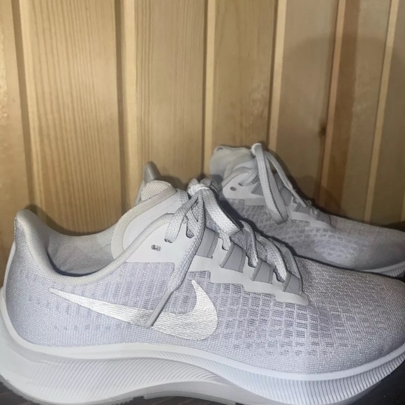 Nike Zoom Pegasus - Picture 2 of 4